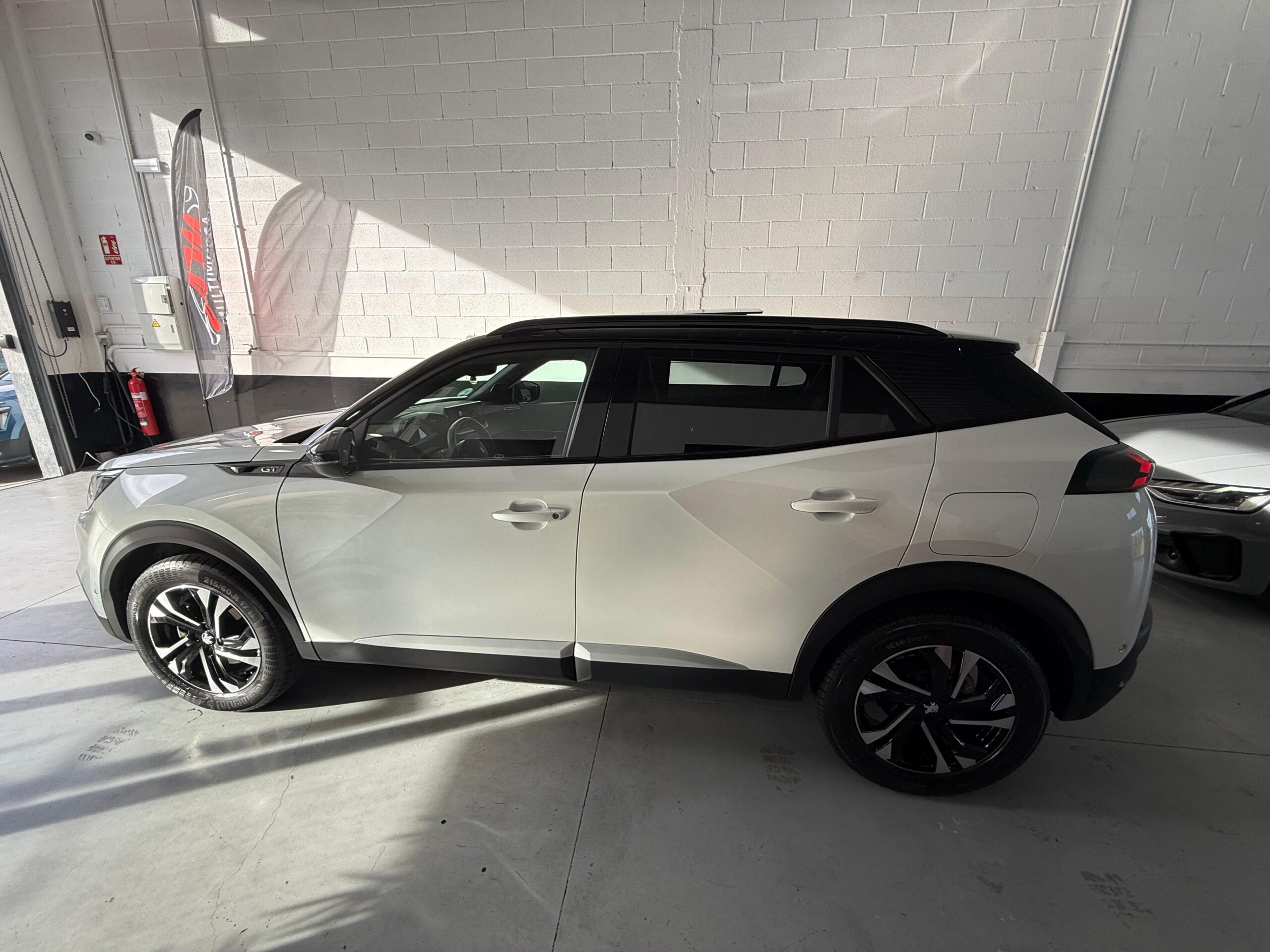 PEUGEOT 2008 GT BlueHdi 130 - Imagen 3