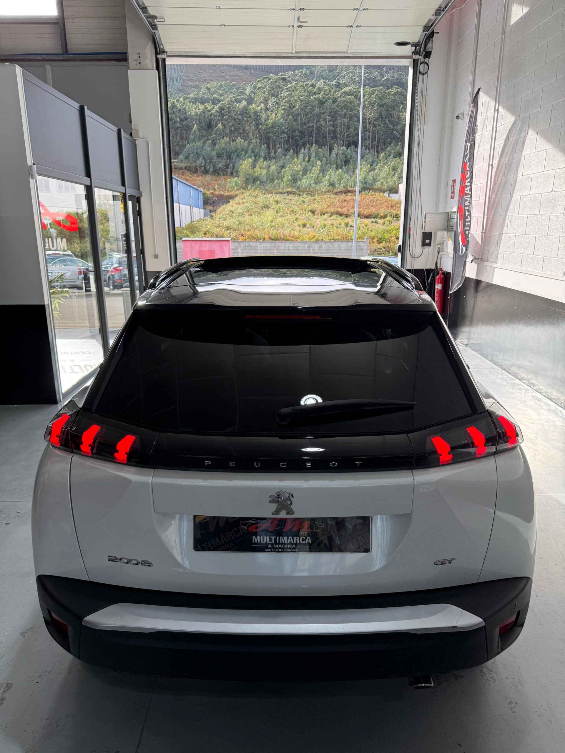 PEUGEOT 2008 GT BlueHdi 130 - Imagen 6