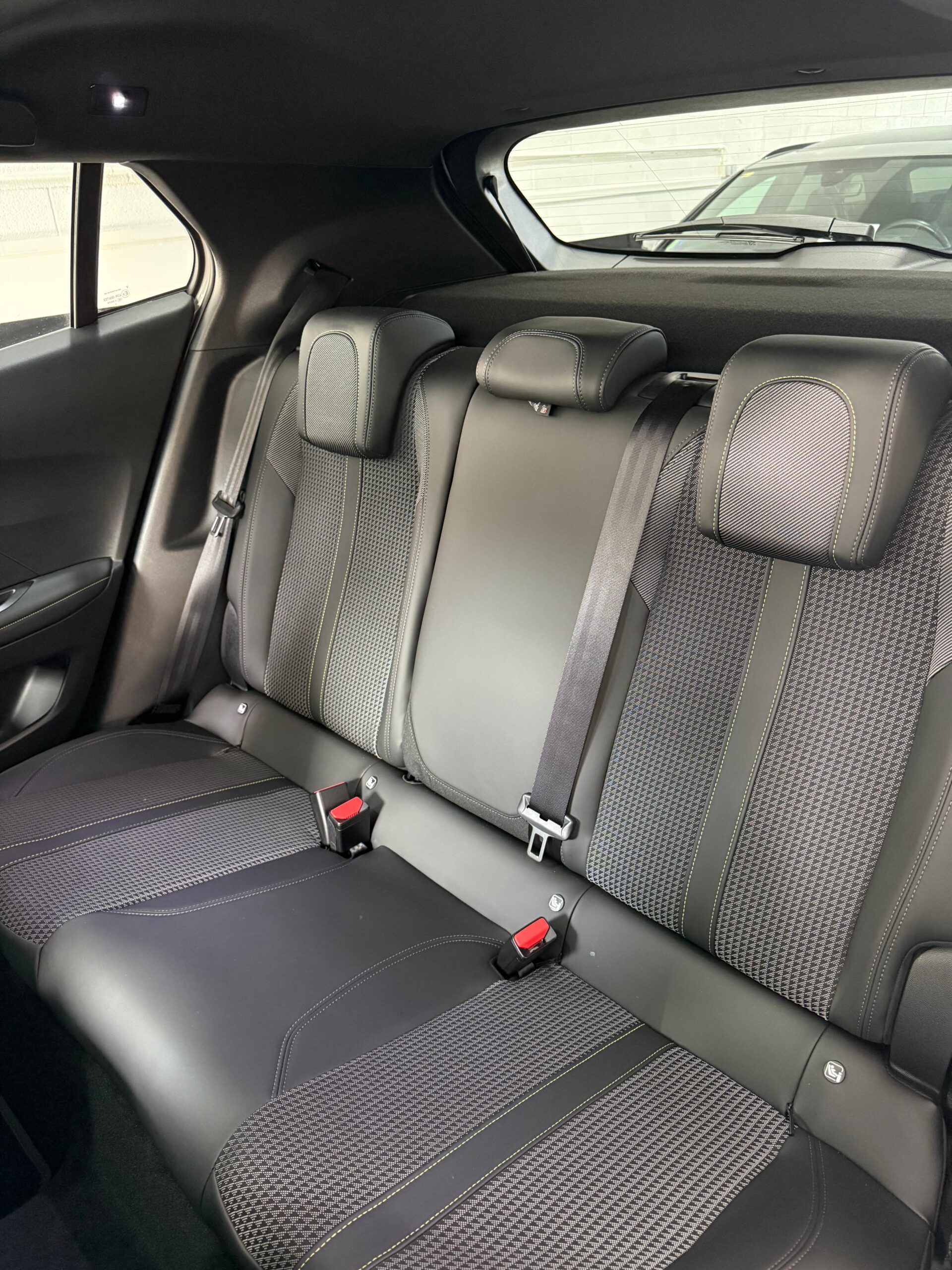 PEUGEOT 2008 GT BlueHdi 130 - Imagen 11