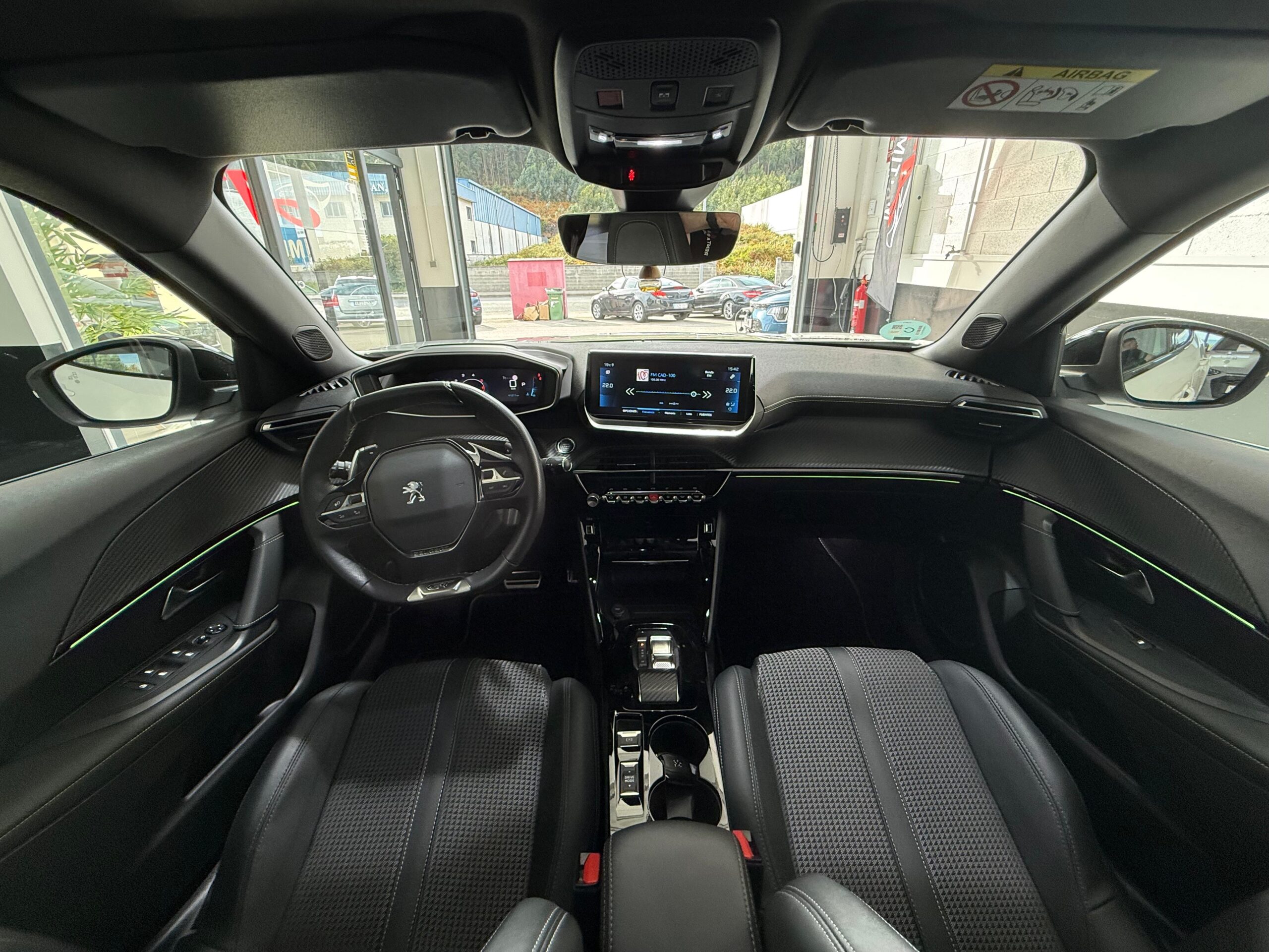 PEUGEOT 2008 GT BlueHdi 130 - Imagen 13