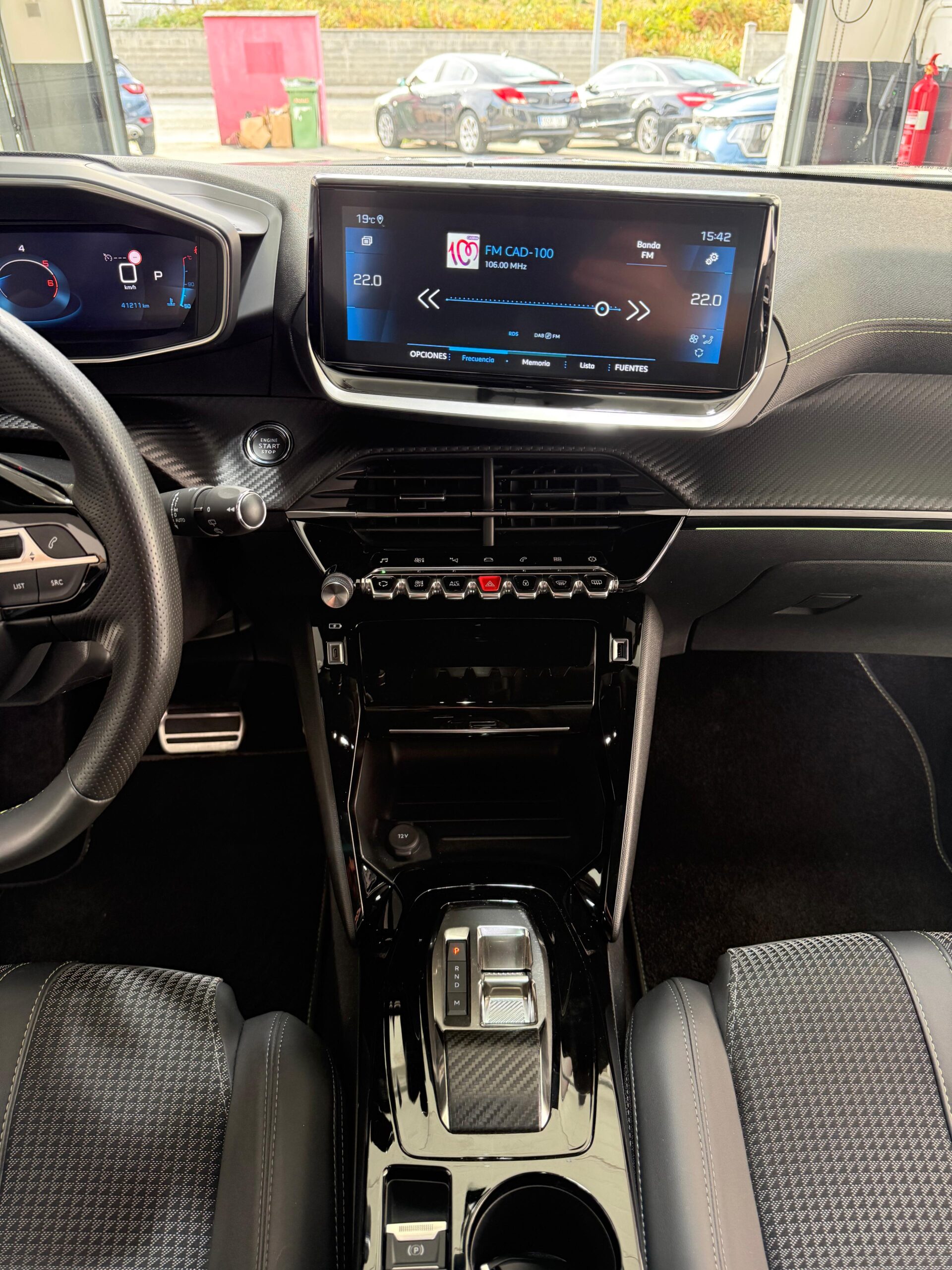 PEUGEOT 2008 GT BlueHdi 130 - Imagen 17