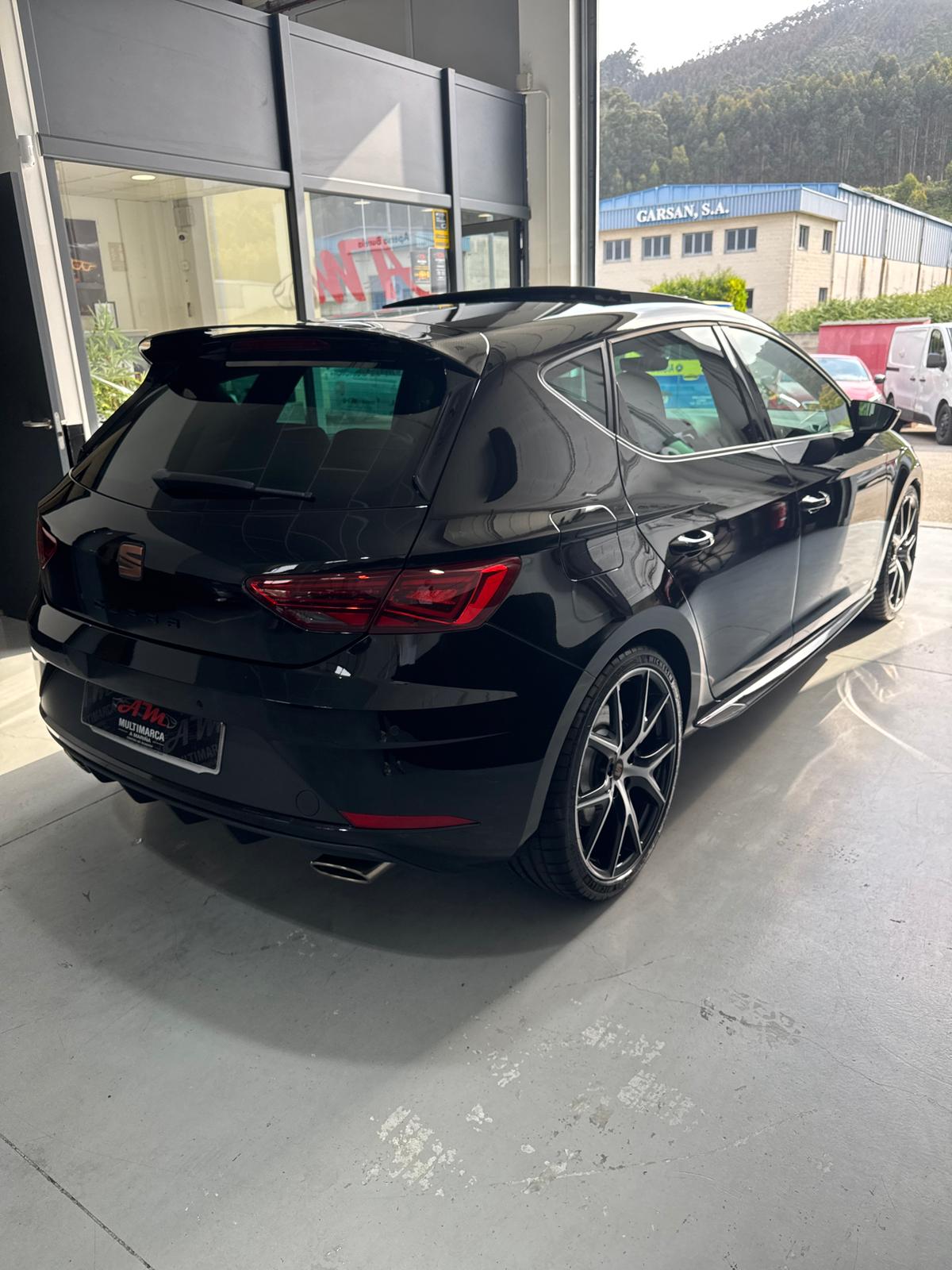 SEAT LEON CUPRA (Black carbón) - Imagen 4