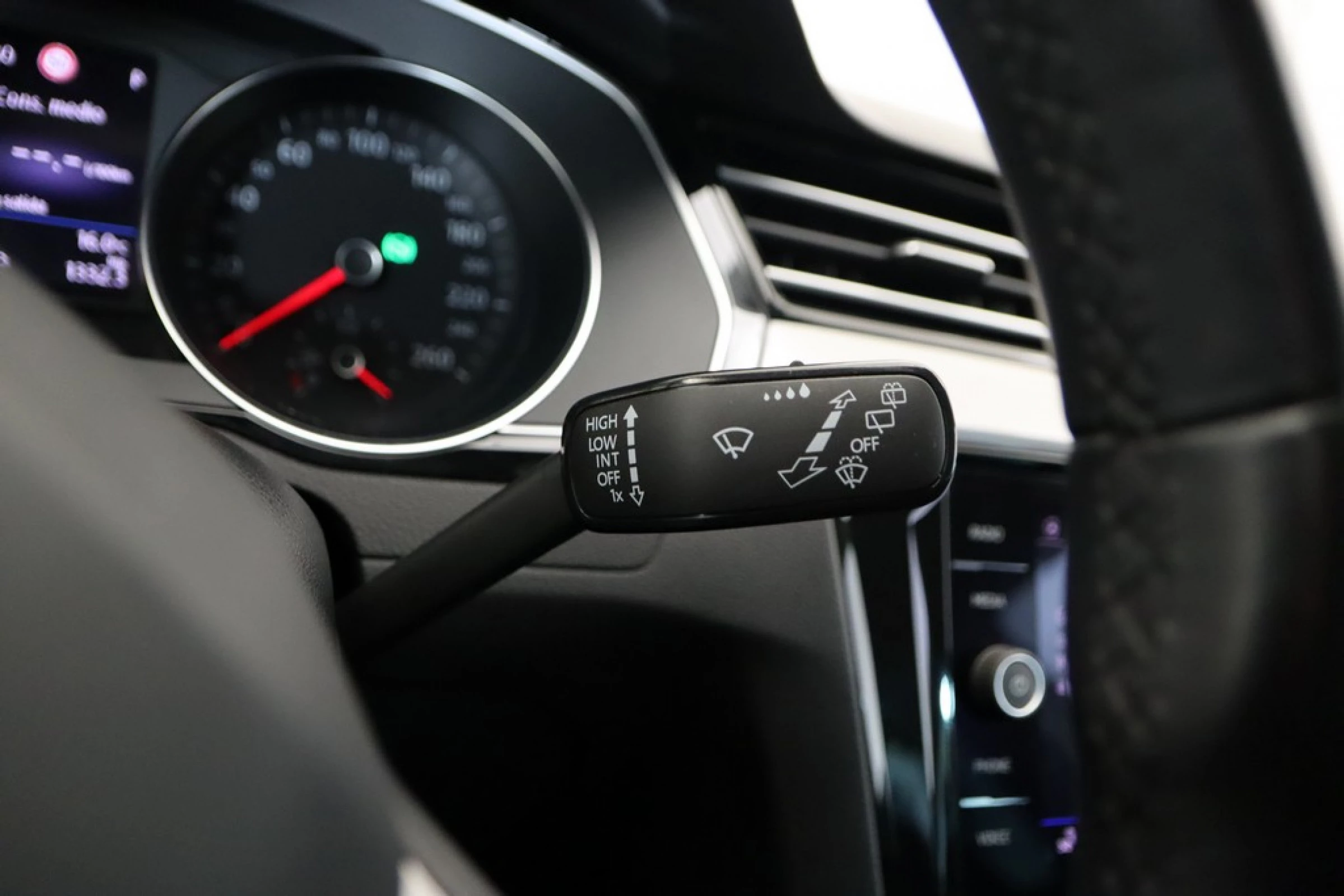 Volkswagen Passat Variant Executive 1.6 TDI 120 CV DSG - Imagen 16