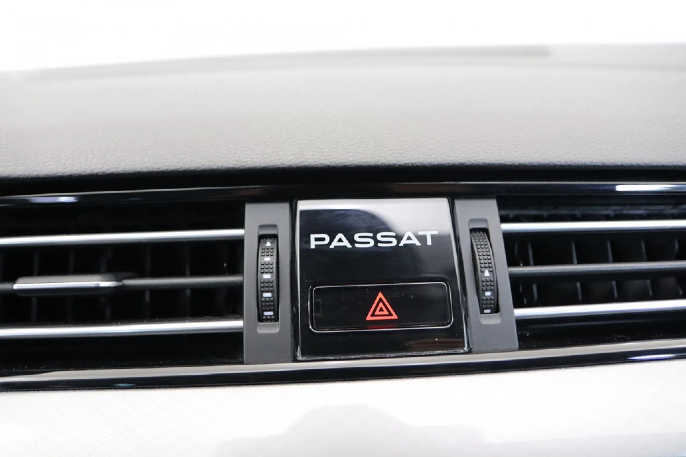 Volkswagen Passat Variant Executive 1.6 TDI 120 CV DSG - Imagen 19