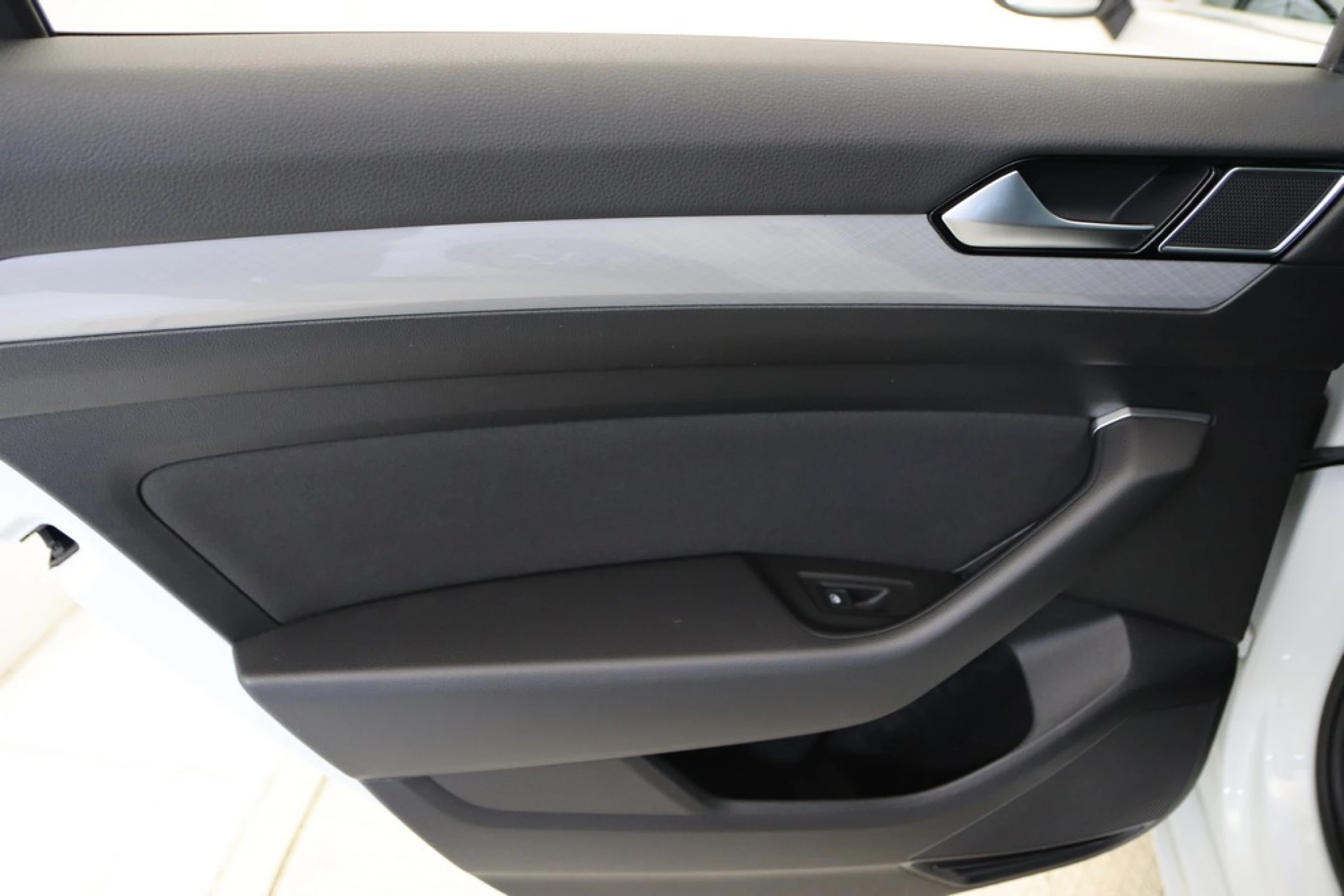 Volkswagen Passat Variant Executive 1.6 TDI 120 CV DSG - Imagen 34