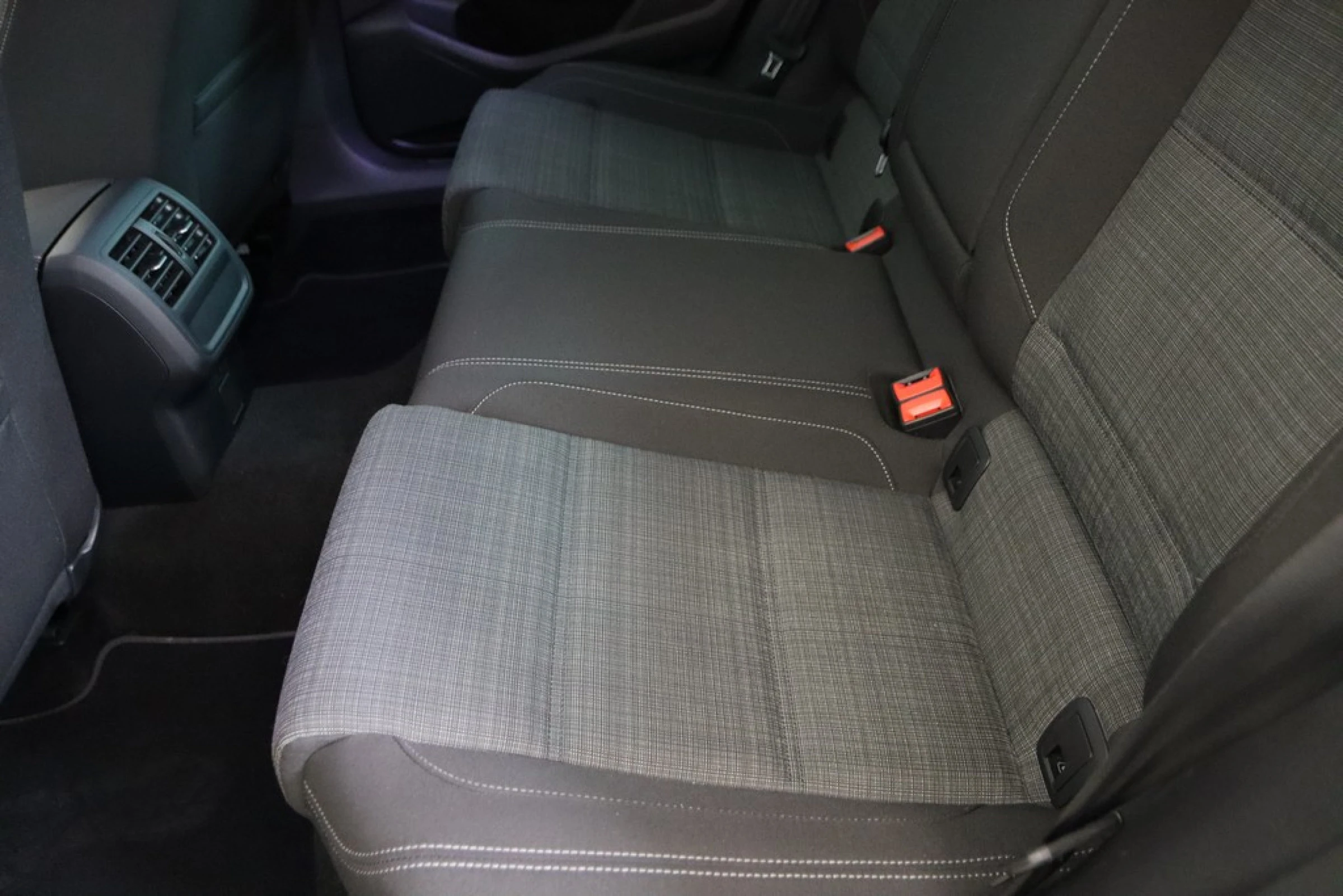 Volkswagen Passat Variant Executive 1.6 TDI 120 CV DSG - Imagen 36