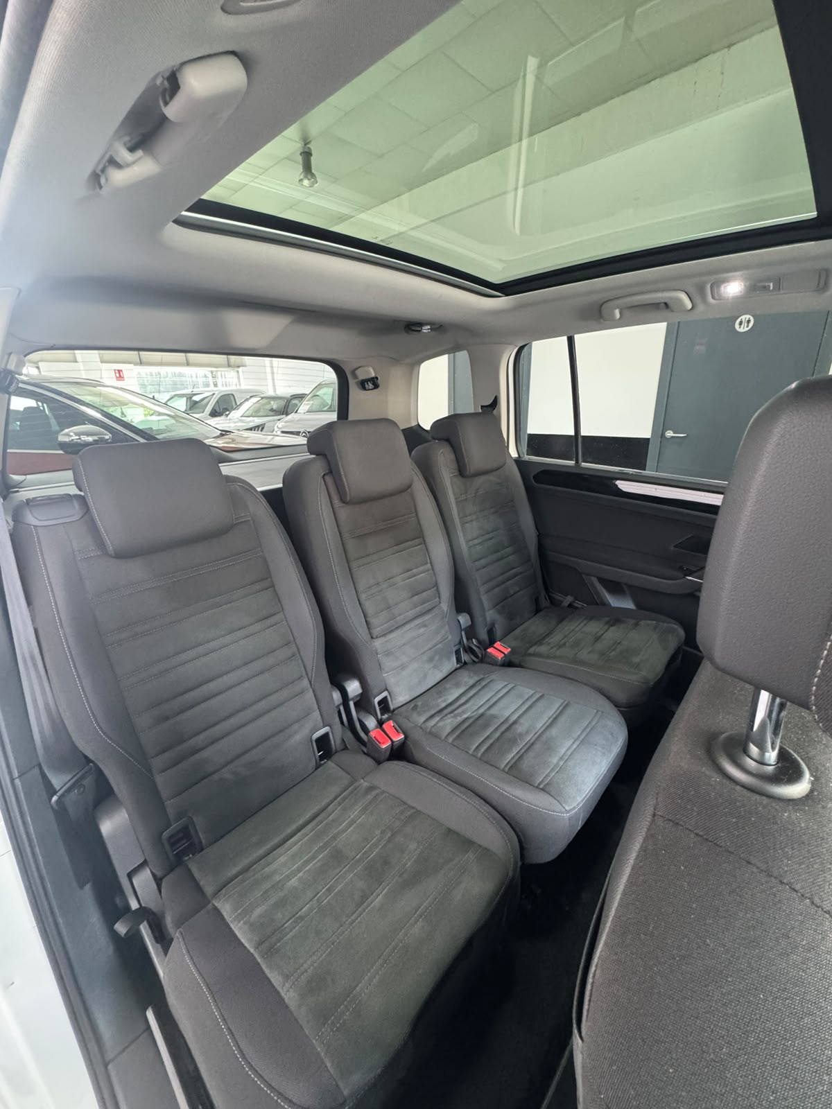 VW Touran 2.0 TDI R-Line - Imagen 9