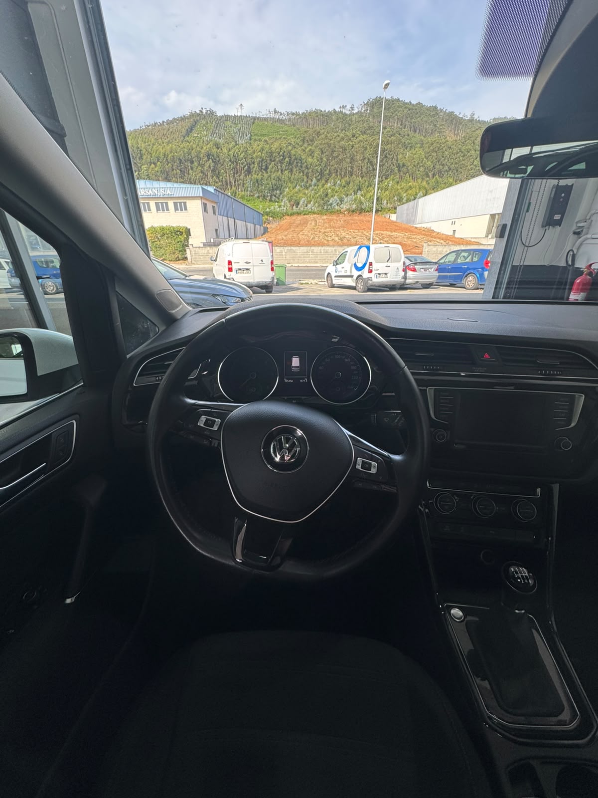 VW Touran 2.0 TDI R-Line - Imagen 12