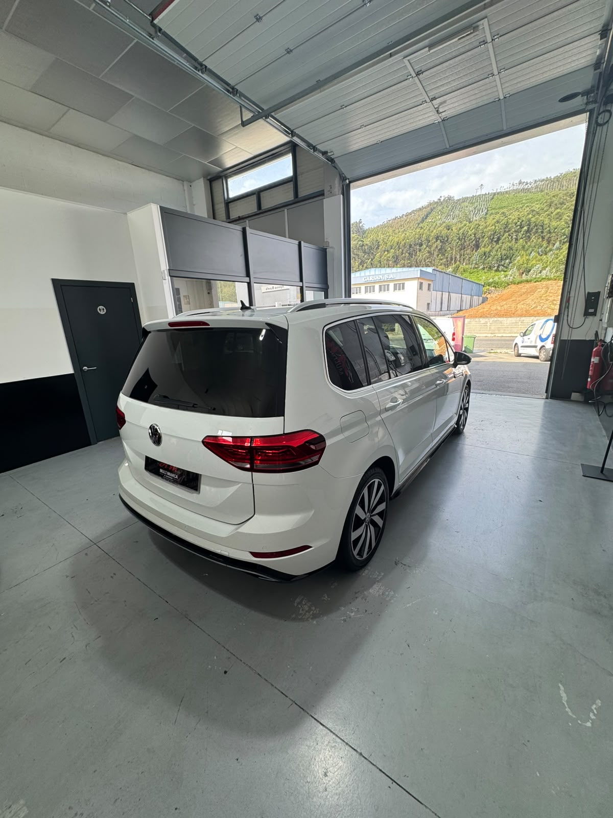 VW Touran 2.0 TDI R-Line - Imagen 4