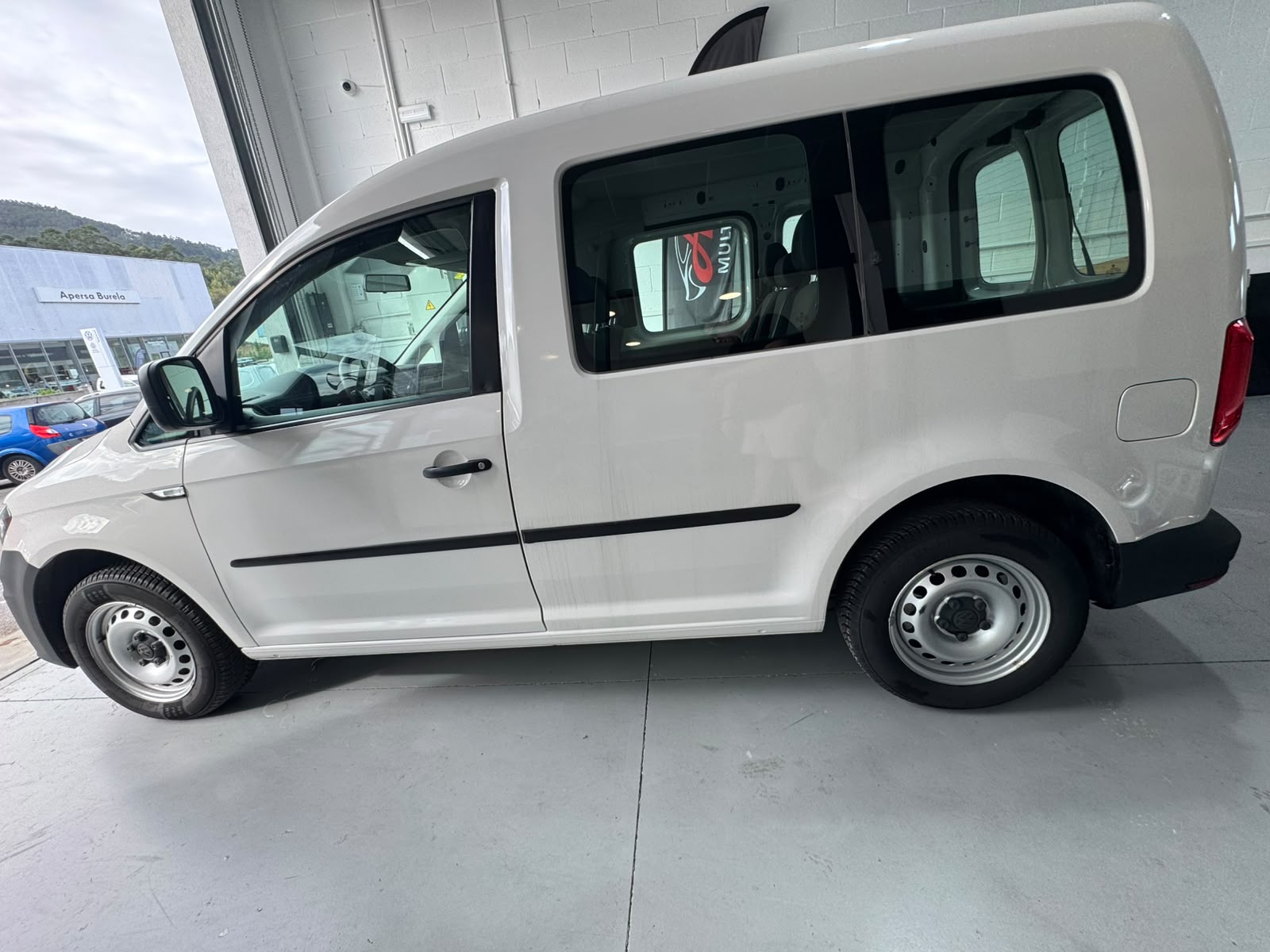 Volkswagen Caddy Trendline 2.0 TDI - Imagen 9